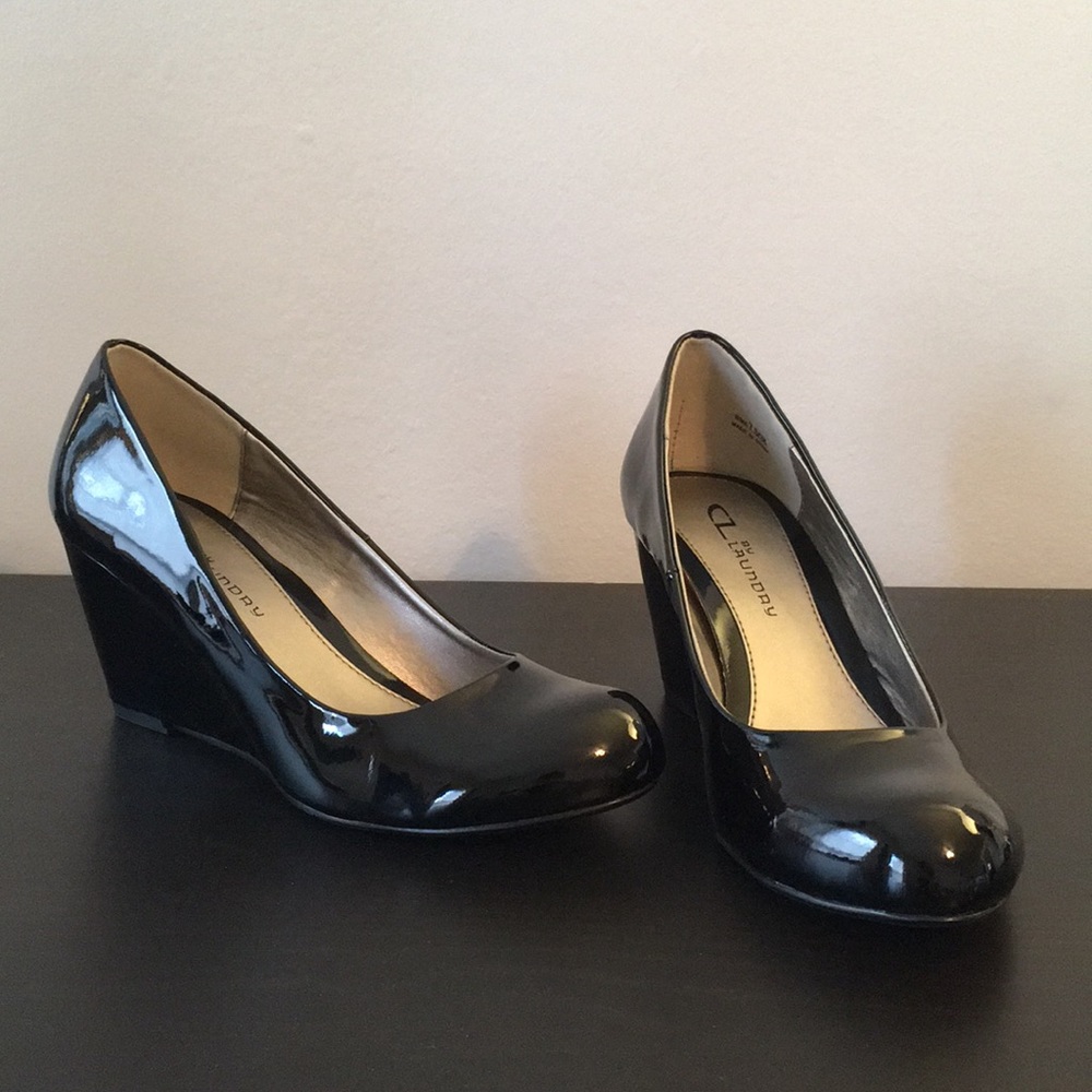 New! Black Shiny Chinese Laundry Wedge Pumps