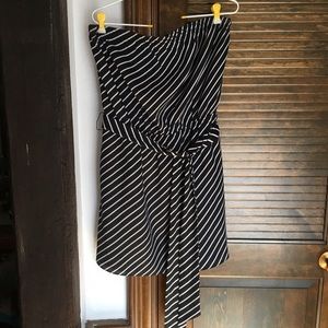 Express strapless dress with pockets and belt