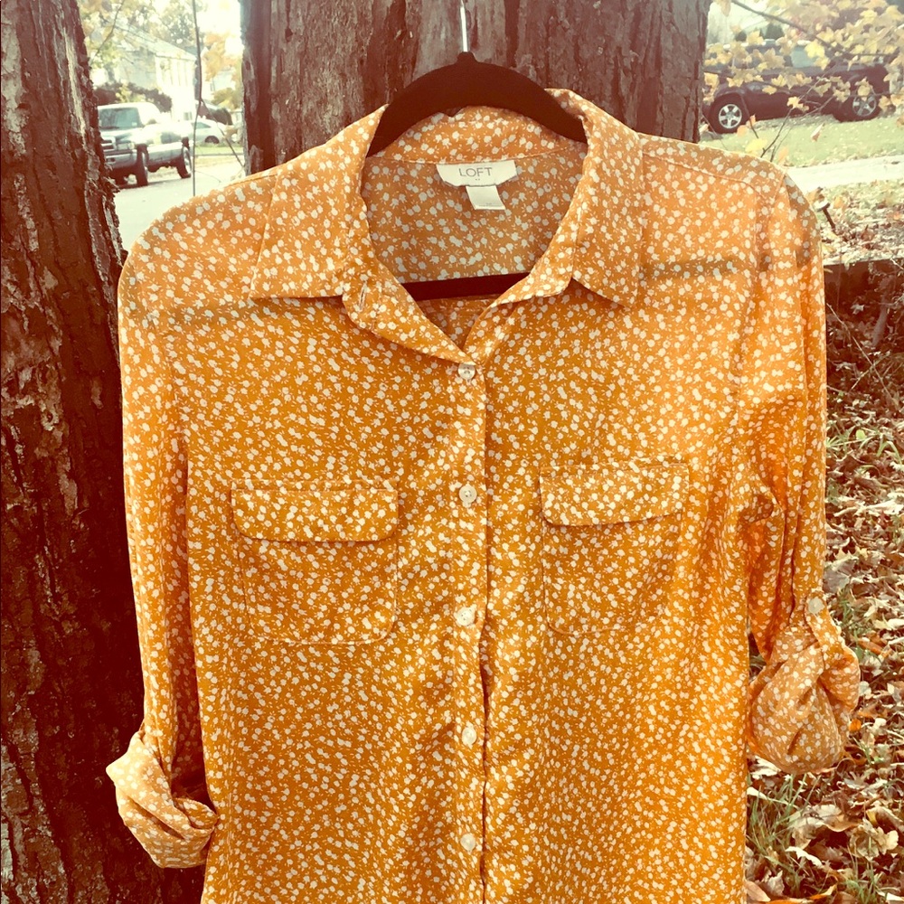 LOFT sz Medium Golden Mustard Print Blouse