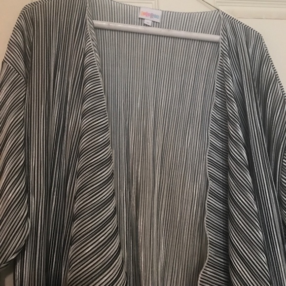 Lularoe Shirley Black & Silver - Picture 1 of 2