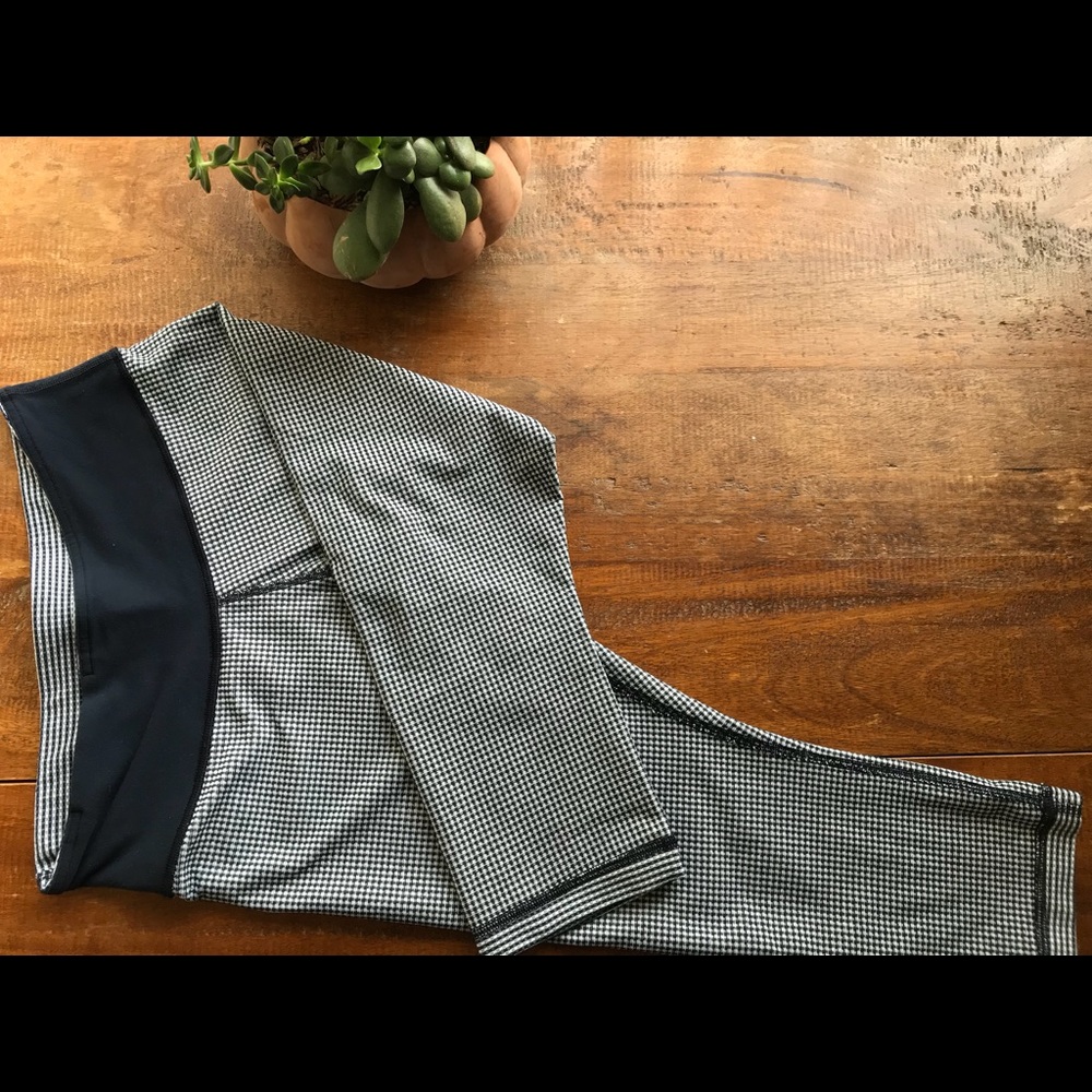 Lululemon wunder unders: