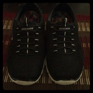 SKECHERS WOMANS 7.5 Memory Foam