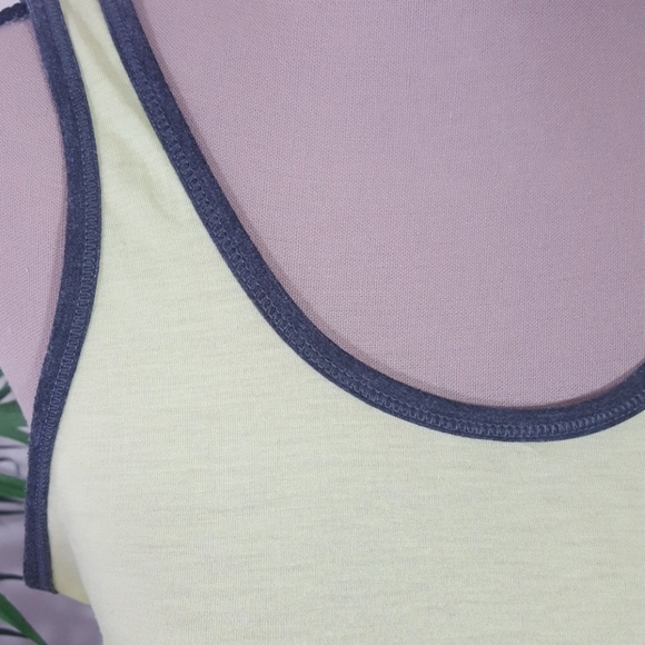 AVIA WORKOUT TOP!! - Picture 2 of 5