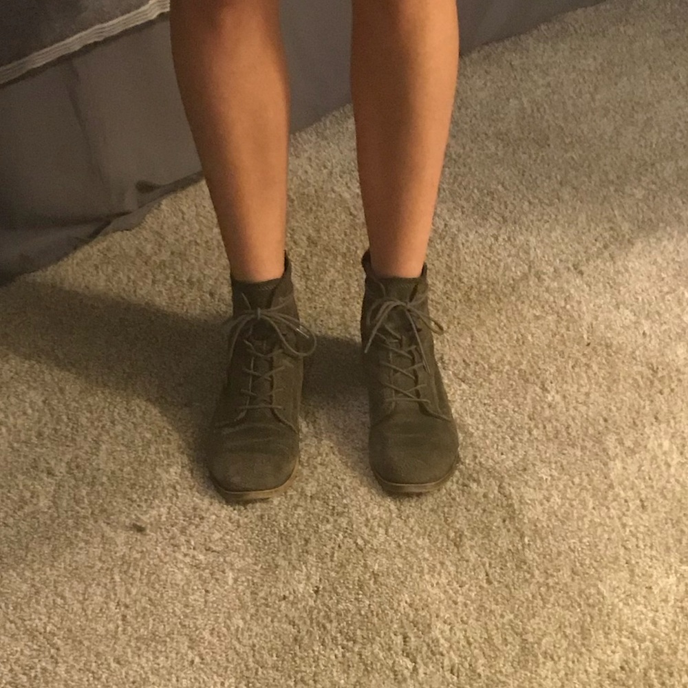 Steve Madden Army Green Suede Boots/Booties