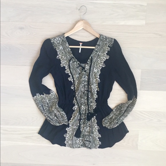 Free People Tops - Free People Print Blouse w. adjustable neckline