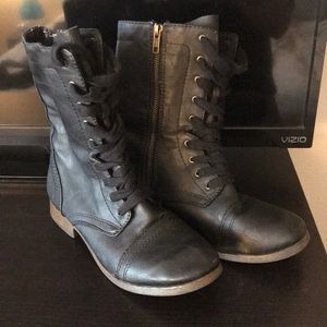 Combat boots