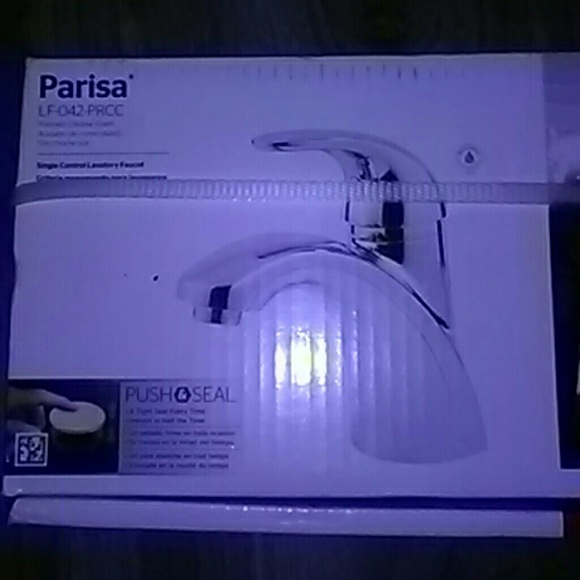 Single control lavatory faucet - Picture 2 of 3