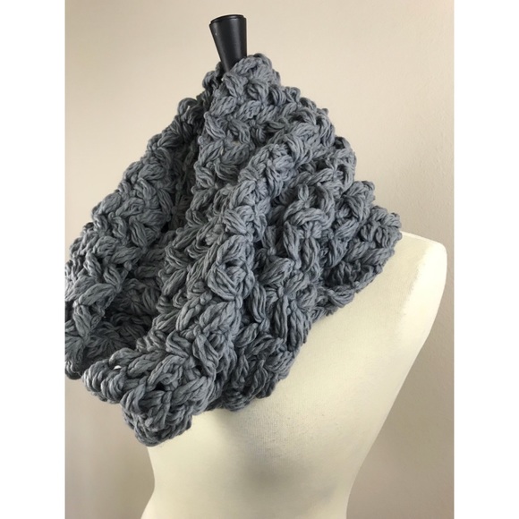 Nordstrom~ Gray Chunky Cable Knit Infinity Scarf - Picture 4 of 6