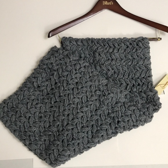 Nordstrom~ Gray Chunky Cable Knit Infinity Scarf - Picture 6 of 6