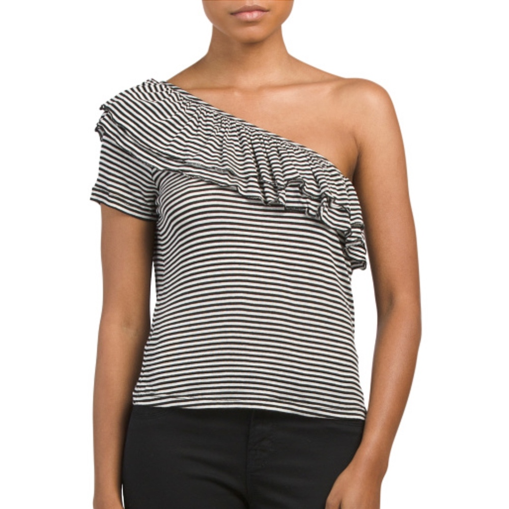 ✨SALE!!✨ NWT Splendid Ruffled Top