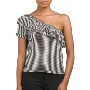 ✨SALE!!✨ NWT Splendid Ruffled Top
