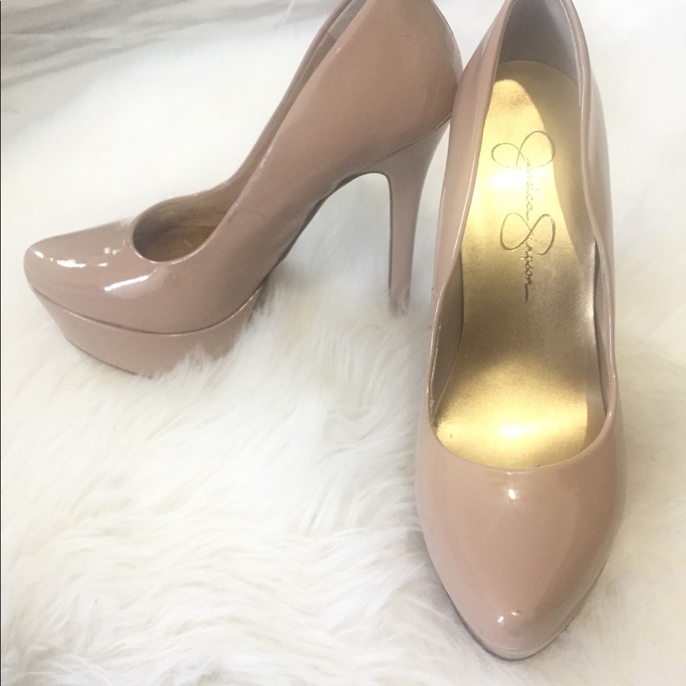 Jessica Simpson nude pump