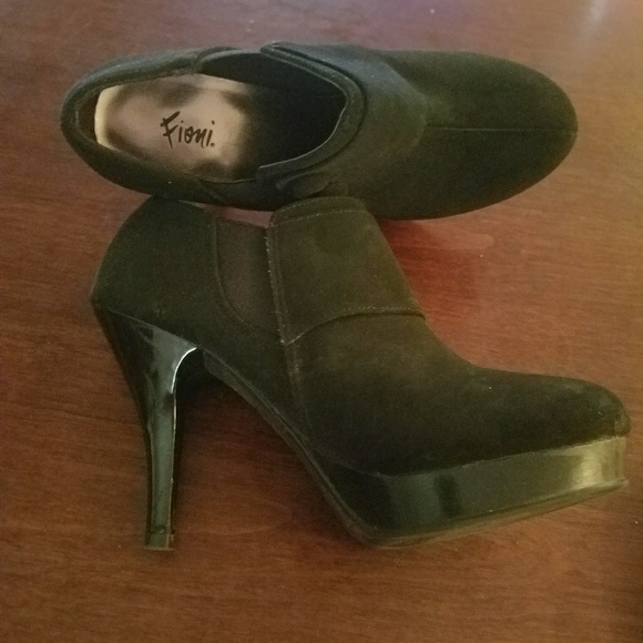 FIONI Clothing Shoes - Black Suede booties