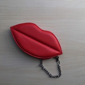 Lip Clutch w/ Zipper