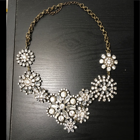 Francesca's Collections Jewelry - Francesca's Diamond Flower Statement Necklace