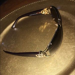 Women’s Gucci glasses