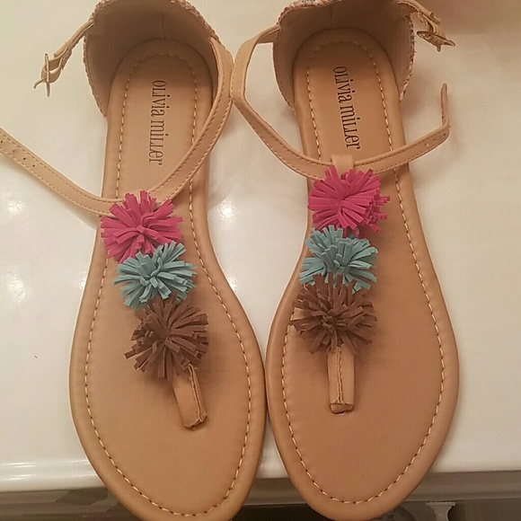 Pompom Flats - Picture 1 of 2