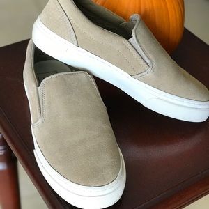 Women’s gap slip ons ☀️