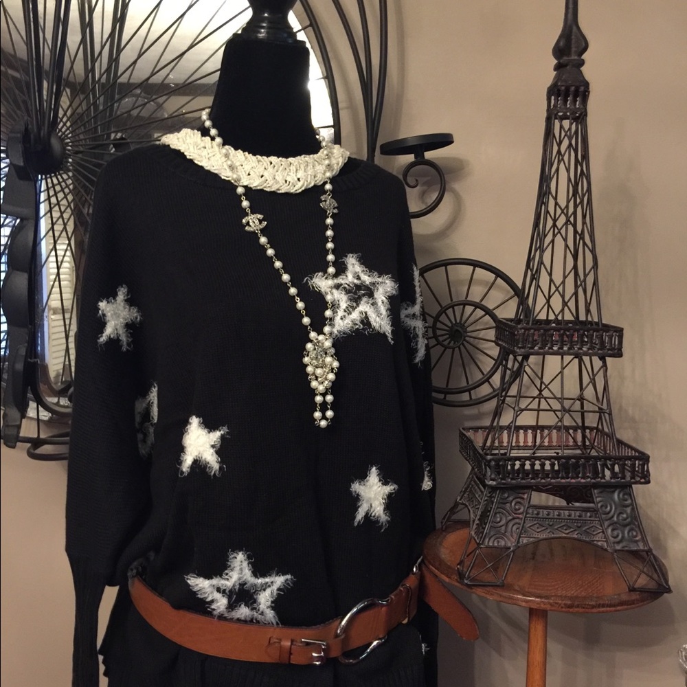 ❌SOLD❌👍🏼BlackSweater & FuzzyStars ✨ - Picture 2 of 8