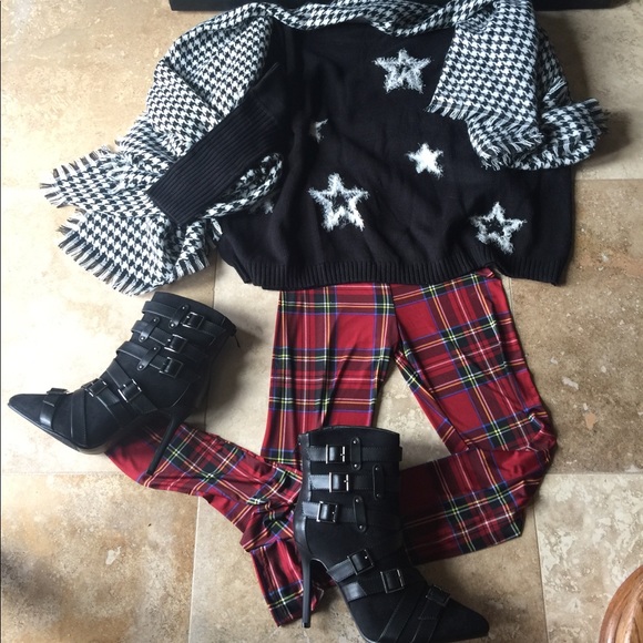 ❌SOLD❌👍🏼BlackSweater & FuzzyStars ✨ - Picture 8 of 8