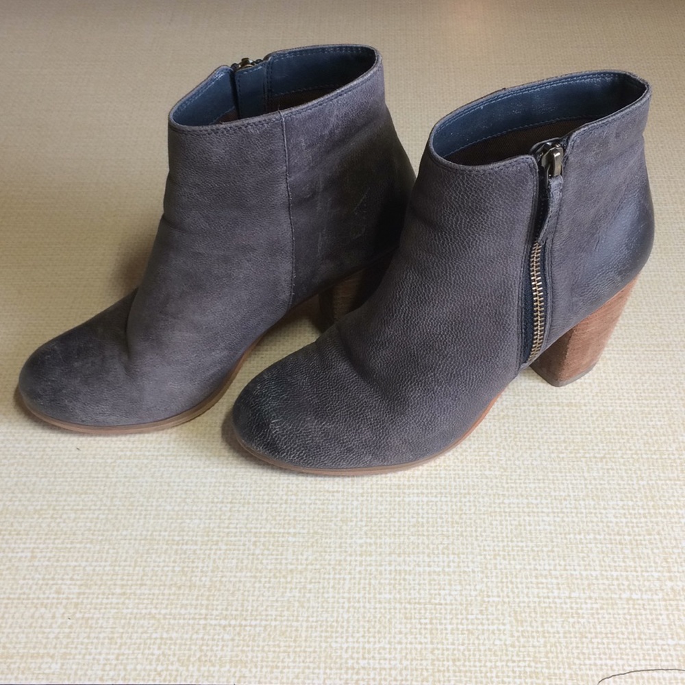 Bp trolley grey leather ankle booties size 6