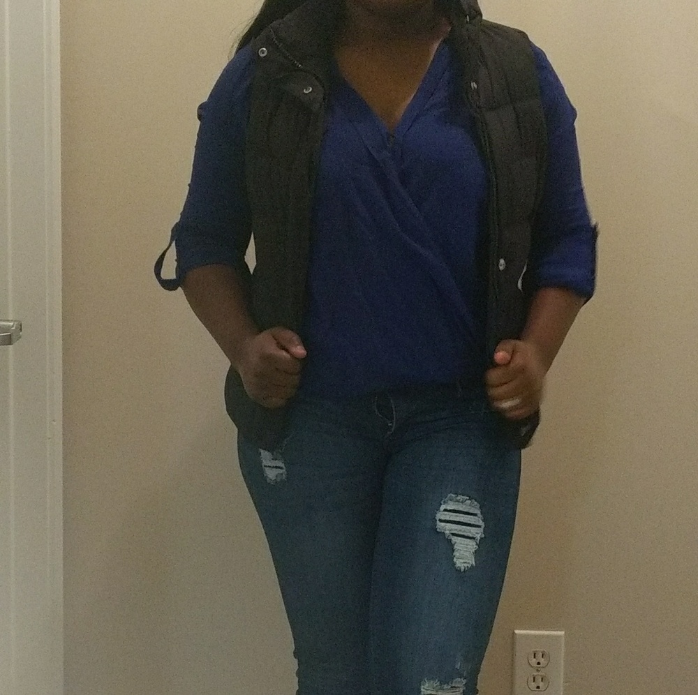 Gap black puffy vest size extra small