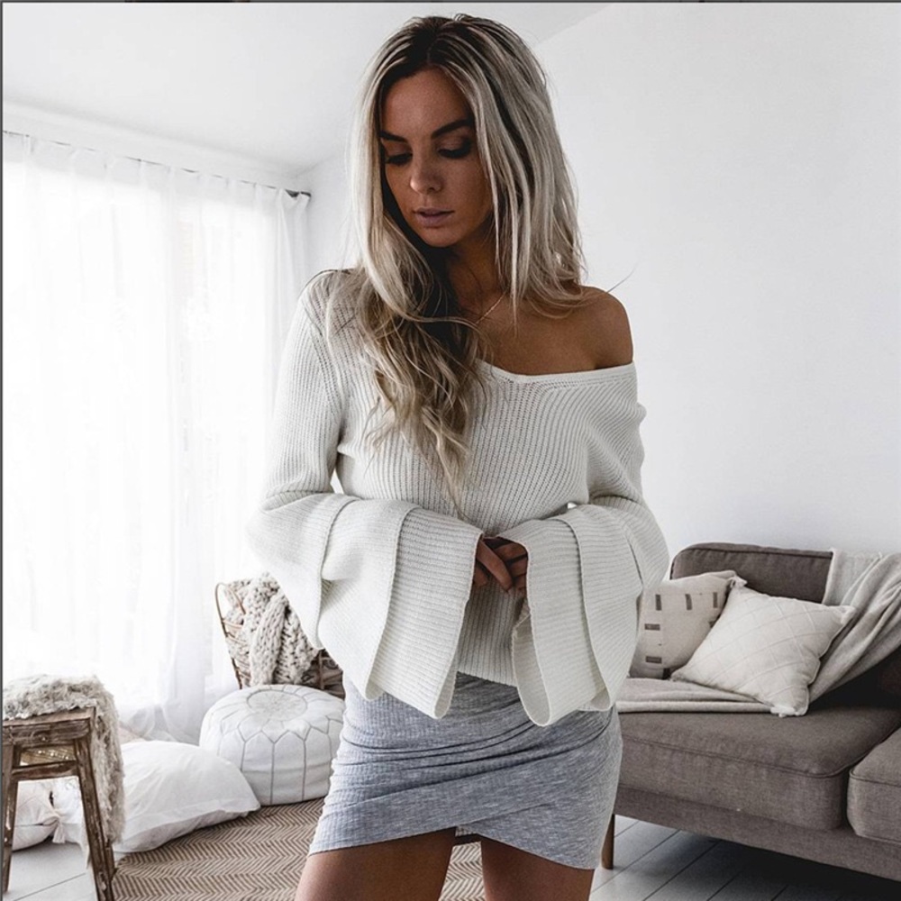 ❄️ CLEARANCE! 'Emerie' Bell Sleeve Sweater - Picture 3 of 8