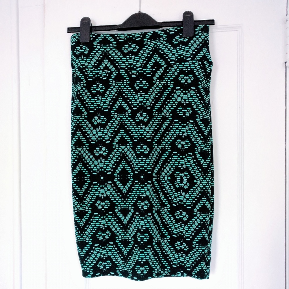 NEW LuLaRoe Green and Dark Green/Black Cassie XS