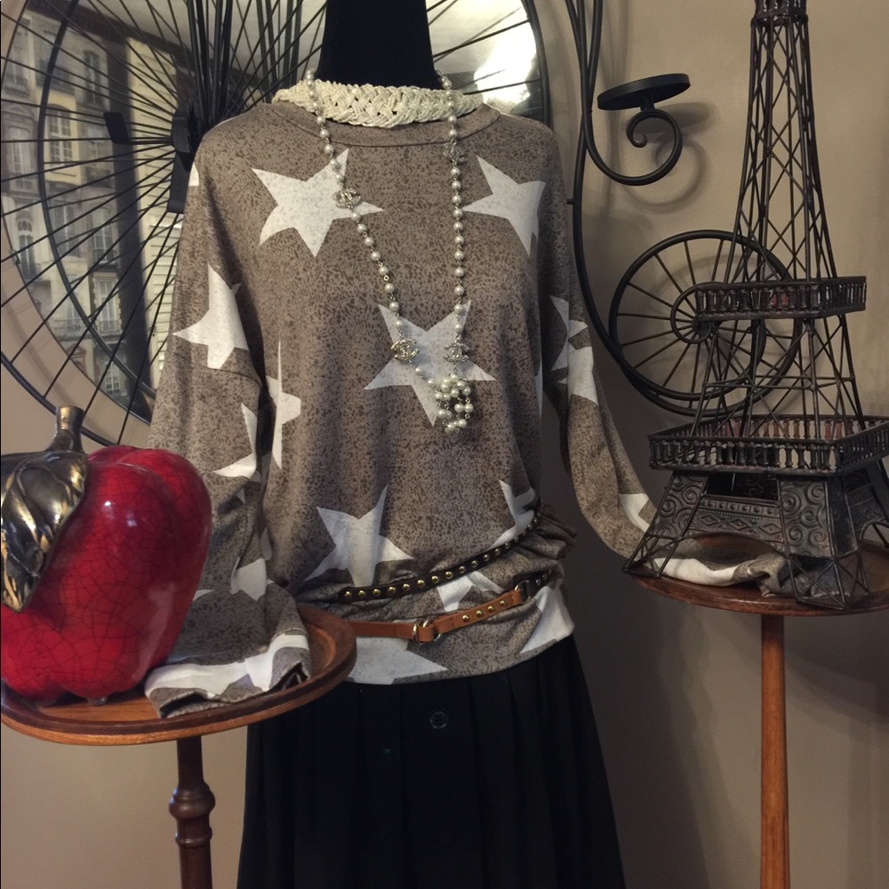 White star & mottle tan top CLOSET PURGE - Picture 2 of 7