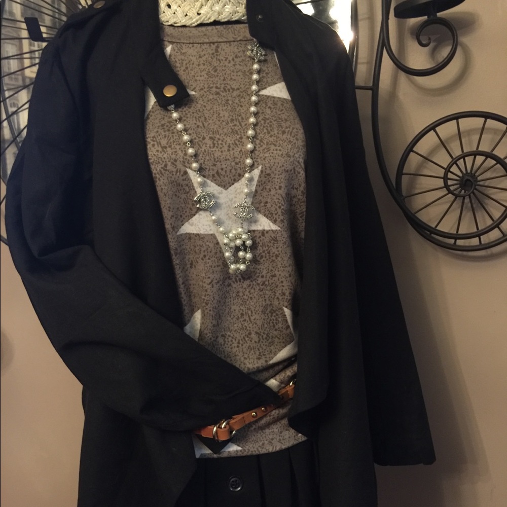 White star & mottle tan top CLOSET PURGE - Picture 5 of 7