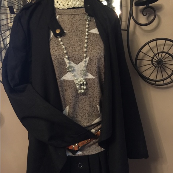 White star & mottle tan top CLOSET PURGE - Picture 5 of 7