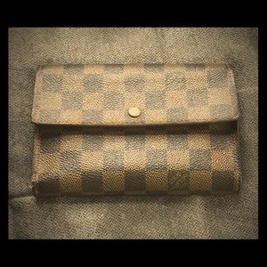 ✨Louis Vuitton Damier Ebene Sarah wallet✨