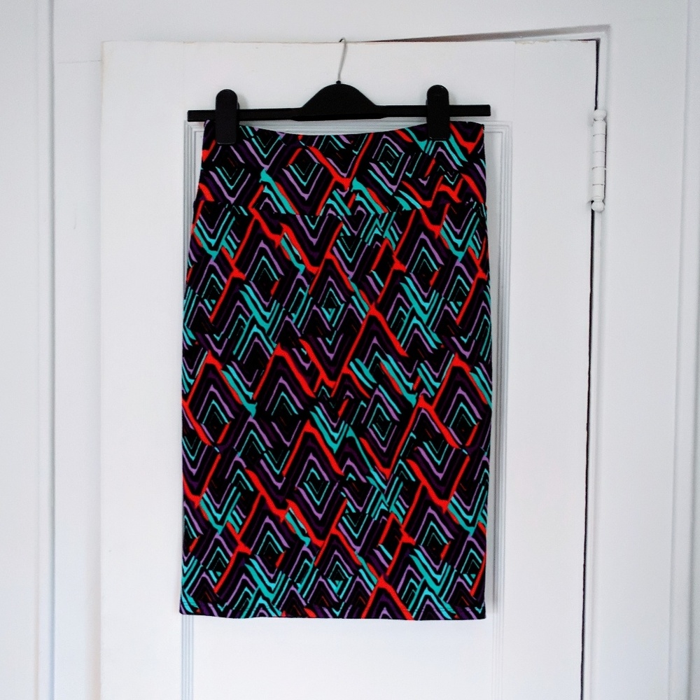 NEW LuLaRoe Purple Teal Red and Black Cassie XS