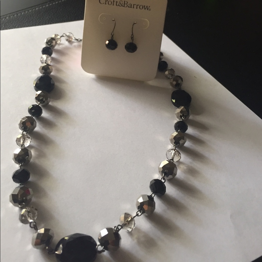 Earrings and necklace set