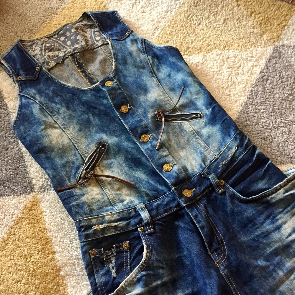 Distressed overalls - Picture 2 of 7