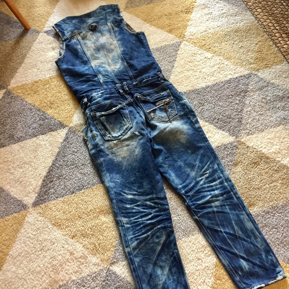 Distressed overalls - Picture 7 of 7