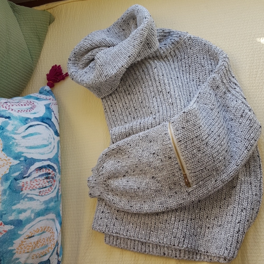 Elbow zip sweater