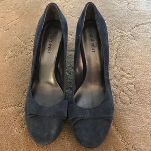 Light navy suede Nine West heel
