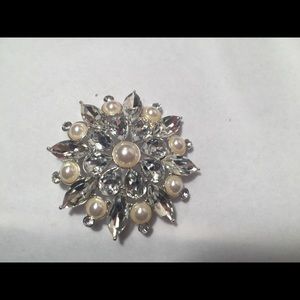 Avon pin/necklace enhancer