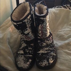 Excellent used condition size 8 uggs