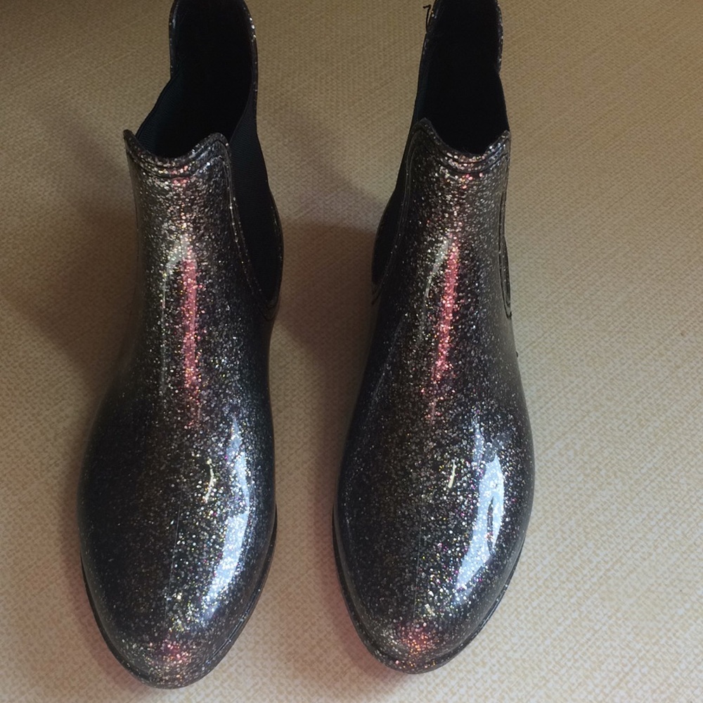 Report sparkly black Chelsea rain boots sz36