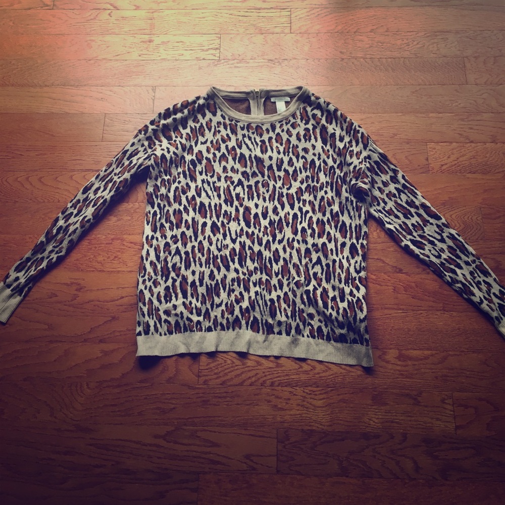 Adorable leopard print sweater 🐆