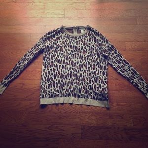 Adorable leopard print sweater 🐆