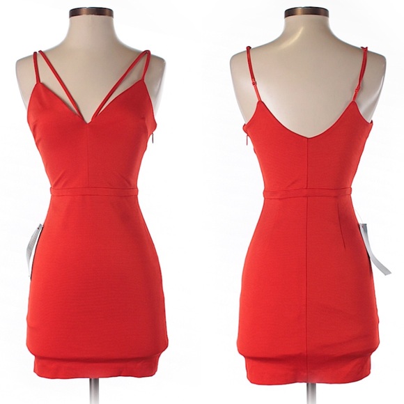 Robe BEBE Deep V Club - Taille M, Neuve Avec étiquette, Valeur 119$