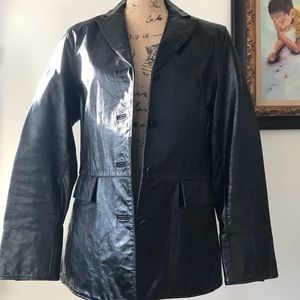 Gorgeous vintage 💯 % Leather like new (hanging)