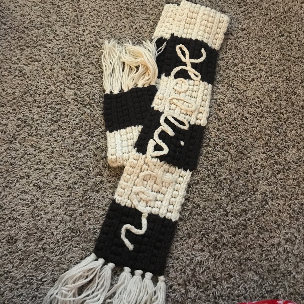 Long heavy Hollister scarf 🧣