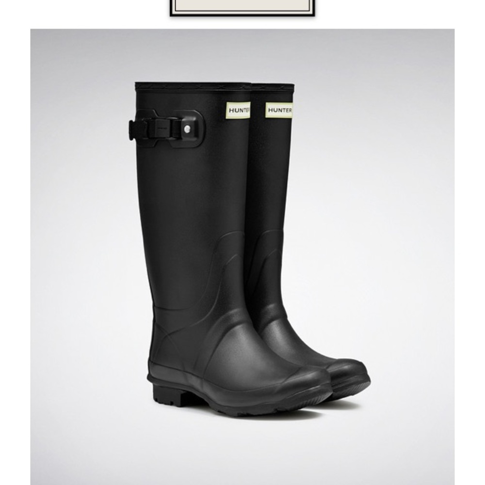 Hunter “Huntress” rain boots. Wide calf