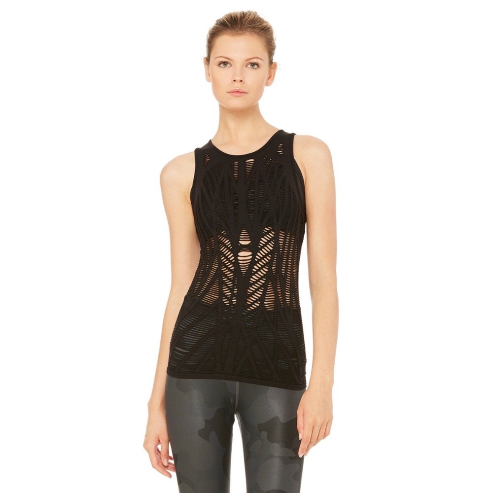 alo yoga vixen fitted tank in black