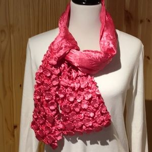 ⬇️EUC Beautiful Shiny Pink Scarf 🧣