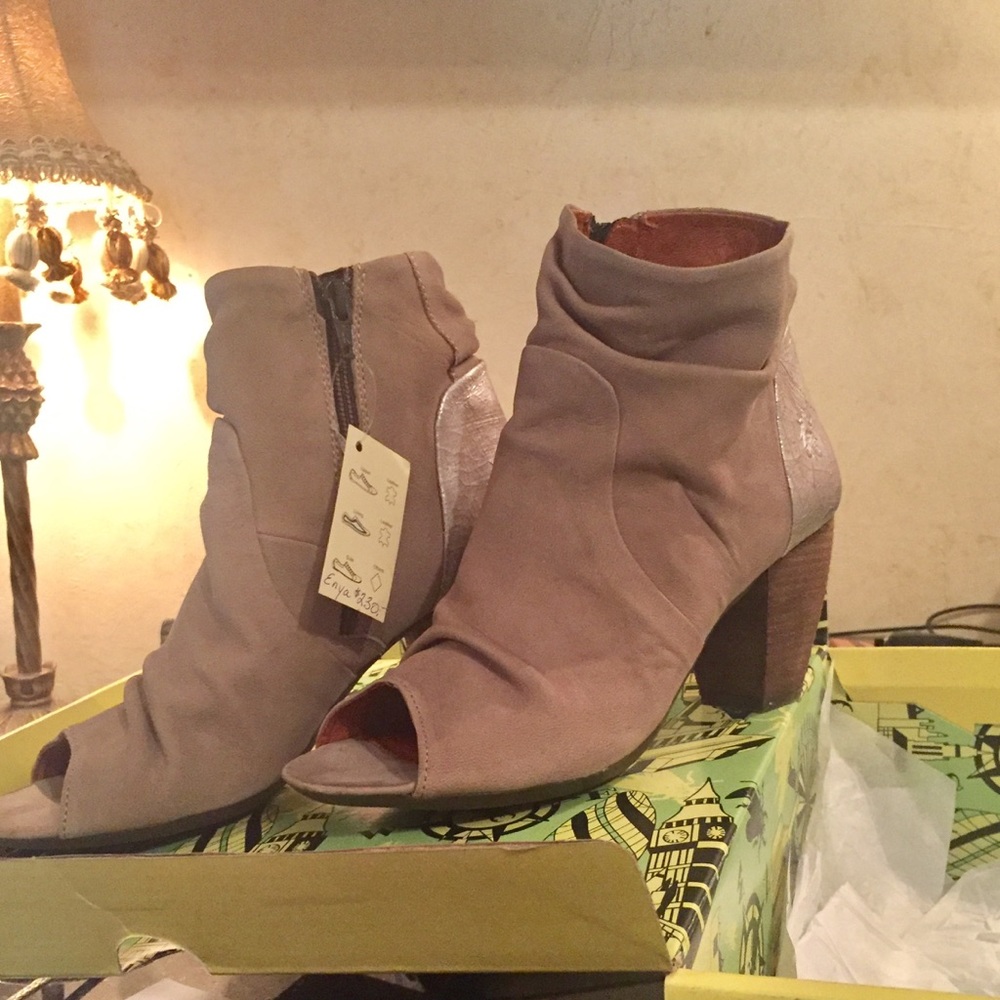 FLY London Enya Leather Pump/Boots, 38 (8)
